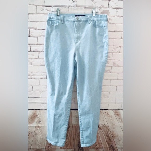 Gloria Vanderbilt Size 14, Light Baby Blue Amanda Style Jean
Summer Spring - Picture 1 of 7